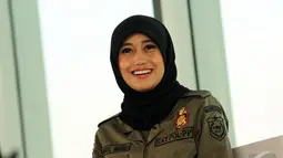 Satpol PP Cantik Nurul Habibah ternyata telah memiliki seorang teman dekat bernama Andi. Saat ini juga menempuh studi jurusan Administrasi Negara di STISIP Banten Raya, Jakarta, Rabu (24/9/2014) (Liputan6.com/Helmi Fithriansyah)