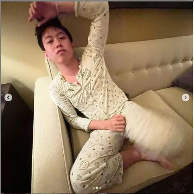 Unggah Foto Sebelum Tidur, Rich Brian Pakai Piama Gambar Hello Kitty