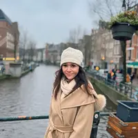 Gaya Outfit Traveling Maia Estianty yang Bisa Jadi Inspirasi untuk Berlibur (Instagram/@maiaestiantyreal)