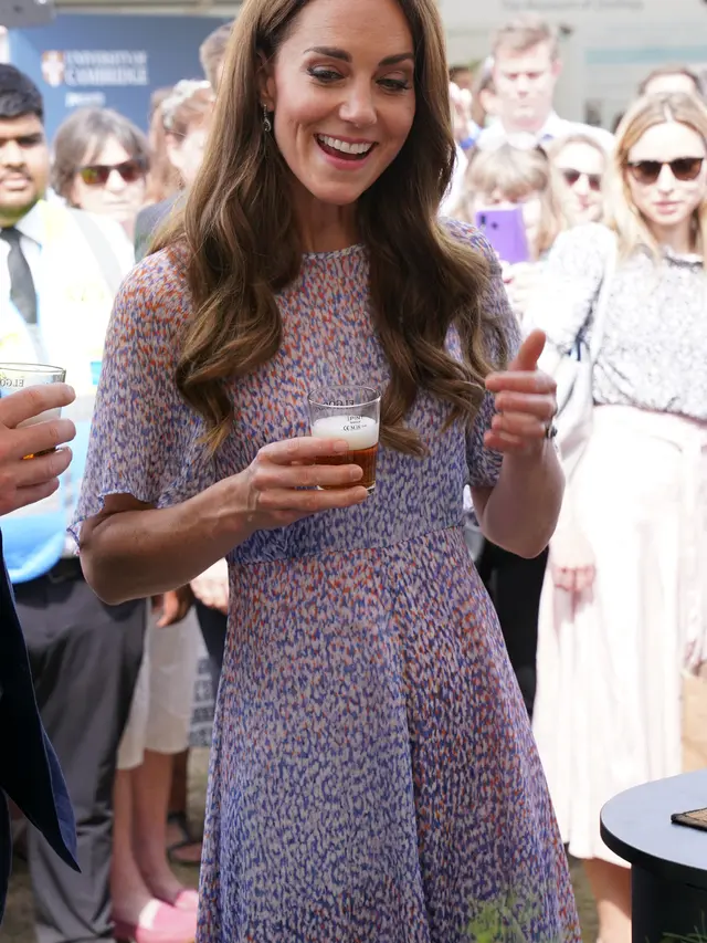Minum Bir hingga Main Bola, Kate Middleton Curi Perhatian di Perayaan Platinum Jubilee