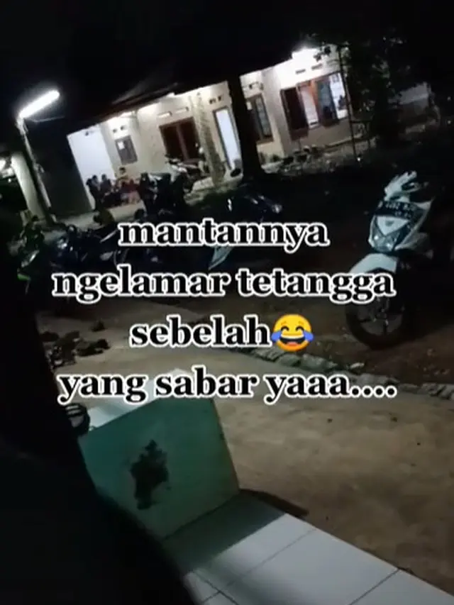Perempuan Ini Menyaksikan Mantan Kekasihnya Melamar Tetangganya Sendiri