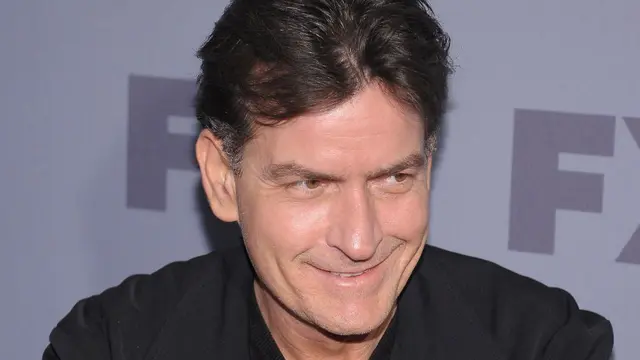 [Bintang]  Charlie Sheen
