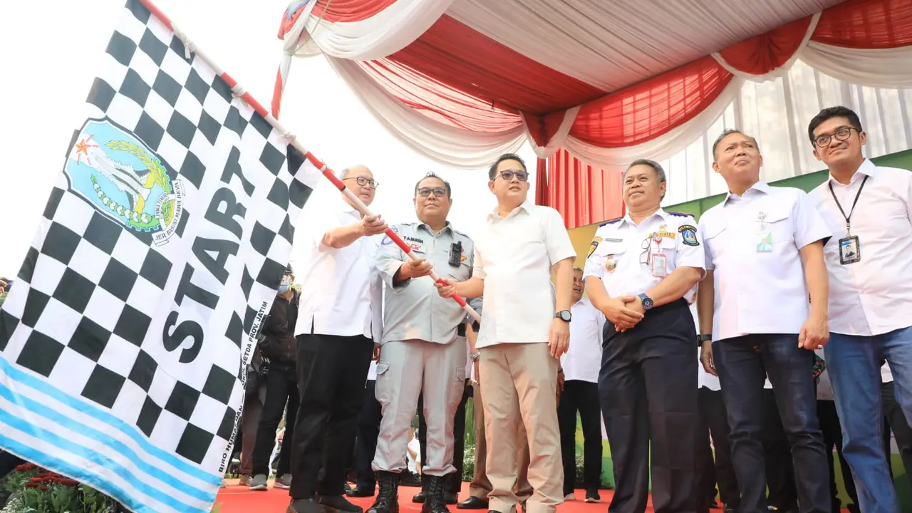 Adhy Karyono melepas mudik gratis di Jakarta. (Istimewa)
