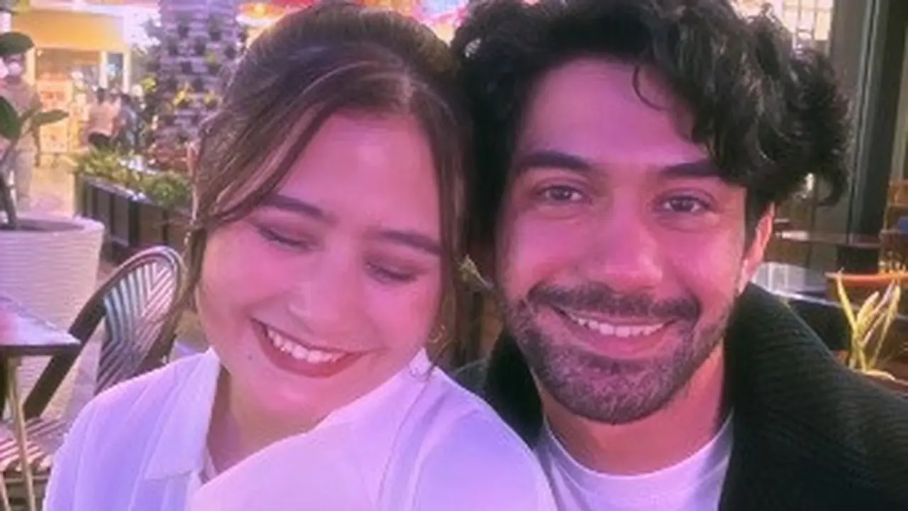 Reza Rahadian dan Prilly Latuconsina