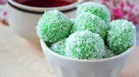 Rasa gurih dan manis menjadikan Kue Klepon masuk ke dalam deretan jajan pasar favorit. (Foto: Lazada Instagram)