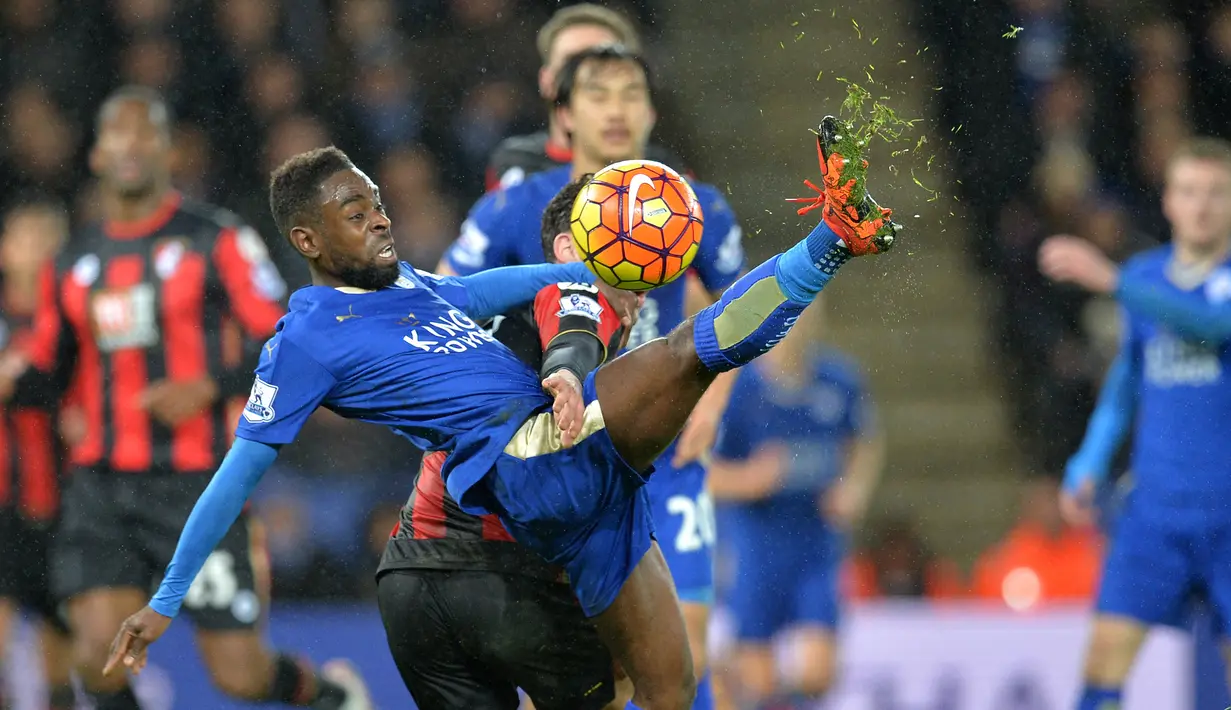 Nathan Dyer. Gelandang asal Inggris ini dipinjam Leicester City dari Swansea City pada awal musim 2015/2016. Tampil 12 laga di Liga Inggris dengan torehan 1 gol dan 1 assist, ia berperan membawa The Foxes menjuarai Liga Inggris musim tersebut dan tentunya berhak atas medali juara. (AFP/Paul Ellis)