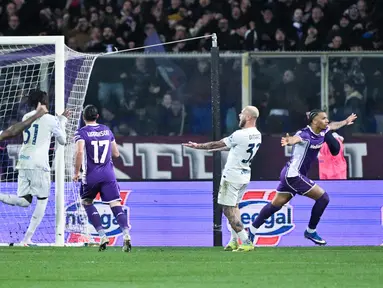 Inter Milan kembali gagal meraih kemenangan saat bertamu ke markas Fiorentina pada lanjutan Liga Italia. Pada pertandingan pekan ke-30 Serie A 2025/2026 itu, Nerazzurri ditahan imbang dengan skor 1-1. (AFP/Tiziana Fabi)
