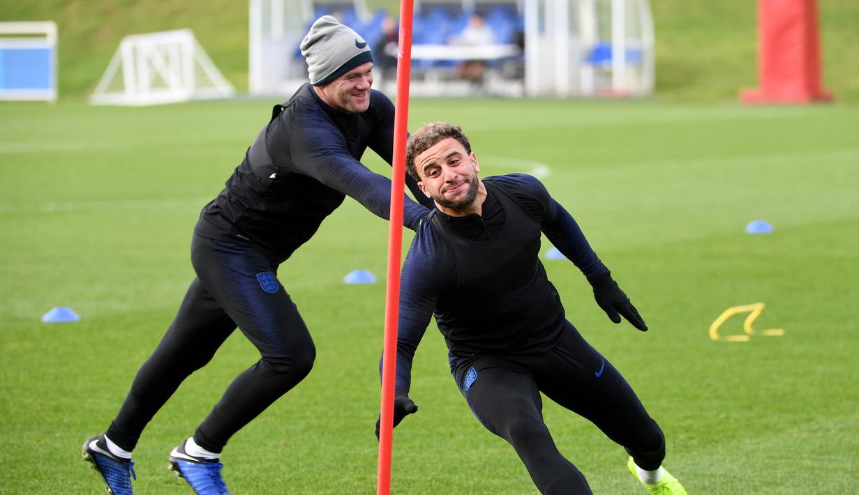 Wayne Rooney mengaku tersanjung untuk bermain kembali dengan kondisi fisik dan usia nya yang sudah berkepala tiga. (AFP/Paul Ellis)