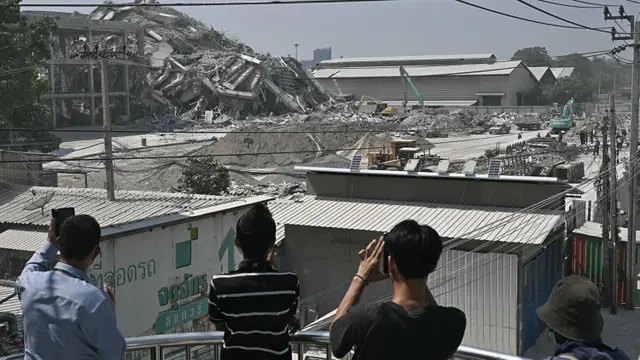 Gedung yang Masih Dalam Proses Pembangunan di Thailand Ambruk