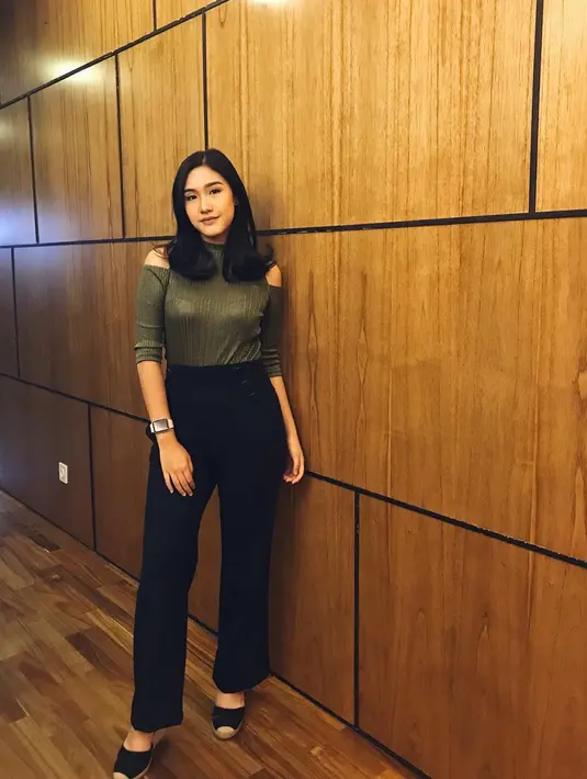 Di Dear Nathan the Series, Luna Shabrina memerankan Dinda, cewek yang suka membully. (Foto: instagram.com/luna.shabrina)