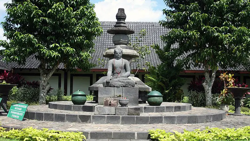 The Unfinished Buddha saat ini ditempatkan di Museum Karmawibhangga (Wikipedia/Creative Commons)