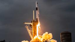 Awak SpaceX Falcon 9 seluruhnya berasal dari Eropa, termasuk astronot pertama Turki. (CHANDAN KHANNA/AFP)
