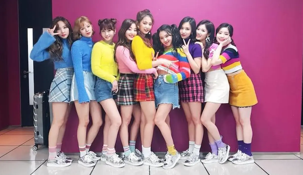 Selain Seoul, tur kedua yang dijalani TWICE ini baru menjadwalkan sejumlah kota untuk mereka kunjungi yaitu Osaka, Saitama, Singapura, dan Kuala Lumpur. (Foto: Soompi.com)