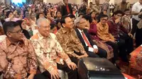 Basuki Tjahaja Purnama atau Ahok duduk tepat di sebelah kanan Sabam Sirait, politikus senior PDIP. (Liputan6.com/Ahmad Romadoni)
