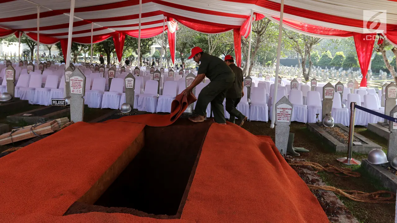 Sebelah Ainun, Ini Makam BJ Habibie di TMP Kalibata