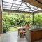 9 Desain Ruang Makan Semi Outdoor di Antara Dapur dan Taman, Ciptakan Suasana Bersantap Lebih Nyaman