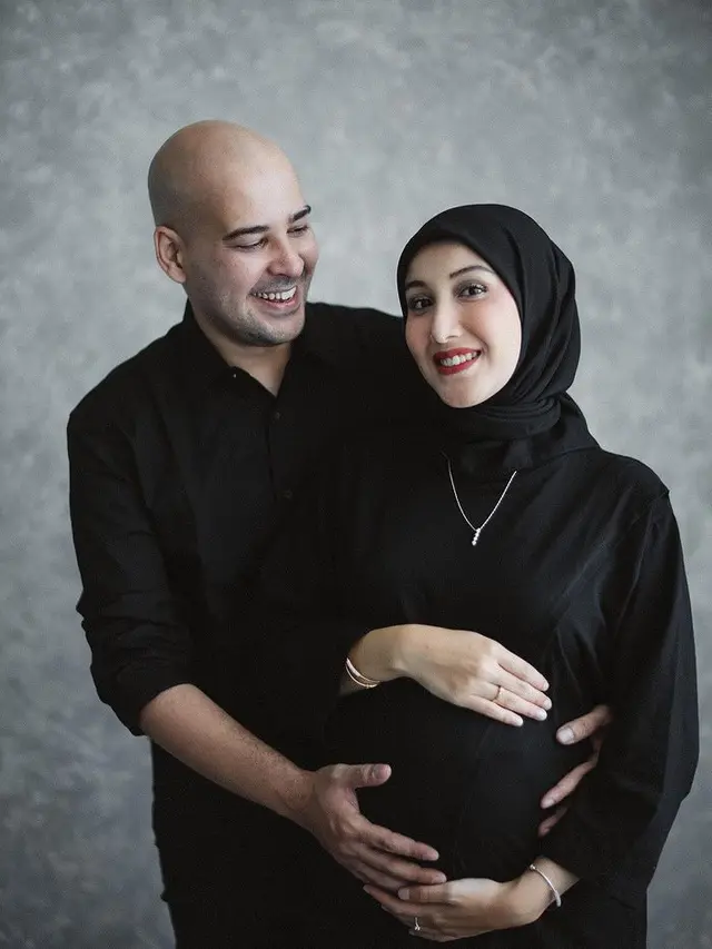 Hamil Anak Pertama, Ini 5 Potret Maternity Shoot Istri Riza Shahab