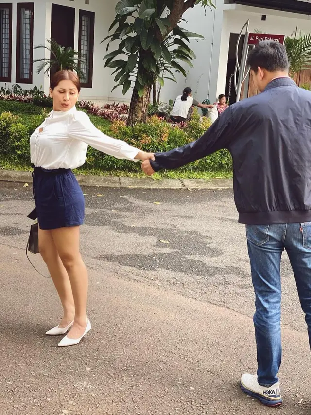 8 Potret Mesra Tata Janeeta dan Brotoseno, Umumkan Kehamilan Pertama