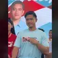 Kaesang Pangarep Pamer Kaus Pecinta Samsul Indonesia, Wajah Pasrah Gibran Rakabuming Jadi Sorotan. foto: TikTok @psi.id