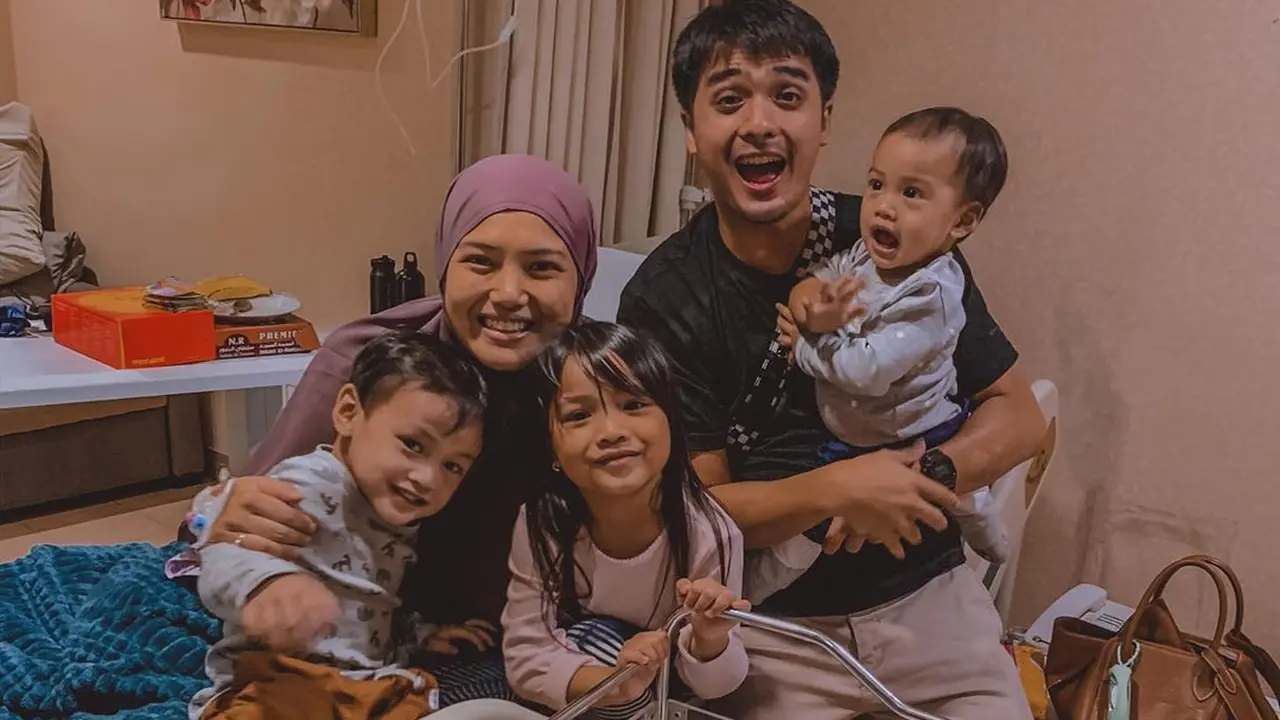 [Fimela] Keluarga Ricky Harun