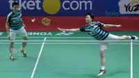 Kevin Sanjaya/Marcus Gideon saat melawan Fajar Alfian/Rian Ardianto pada semifinal Indonesia Open 2018 di Istora Senayan, Jakarta, (7/6/2018). Kevin/Marcus menang 21-13, 21-10. (Bola.com/Nick Hanoatubun)