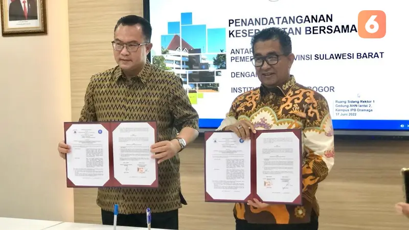 Pj Gubernur Sulbar Akmal Malik teken MOU dengan IPB (Liputa6.com/Fauzan)