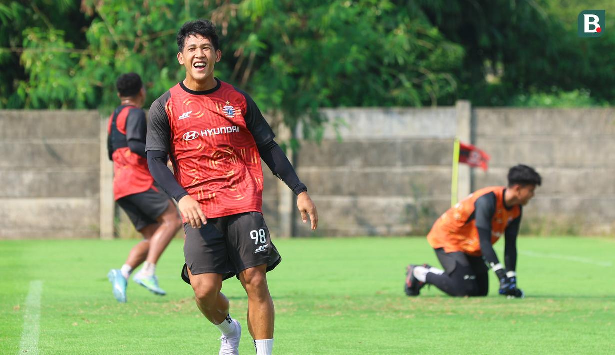 Pemain Persija Jakarta, Eksel Runtukahu, saat sesi latihan jelang laga melawan Persib Bandung dalam lanjutan BRI Super League di Persija Training Ground, Bojongsari, Depok, Kamis (7/5/2026). (Bola.com/M Iqbal Ichsan)
