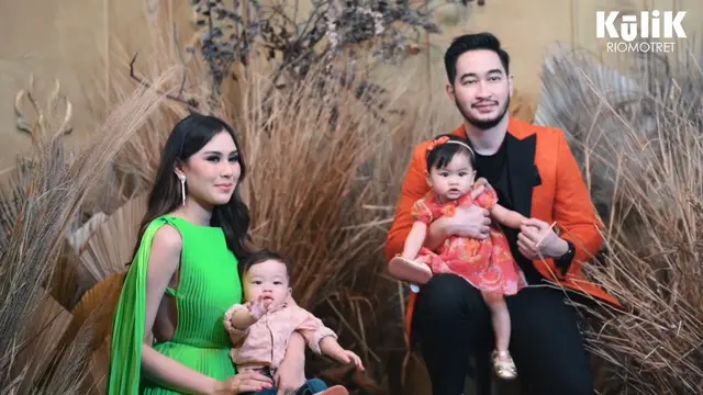 7 Pemotretan Syahnaz dan Jeje Bersama Si Kembar, Outfitnya Ditaksir Rp 4 Miliar