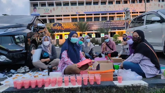 Piknik Ramadan Seru ala Klub Sepatu Roda di Kantor Pemprov Sumsel