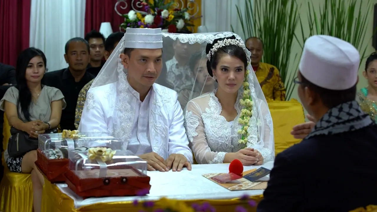 Mahluk Manis Dalam Bis