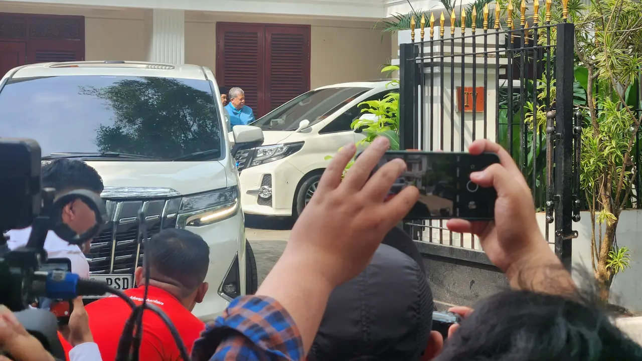 Prabowo Subianto dan Gibran Rakabuming Raka berangkat bareng ke KPU.