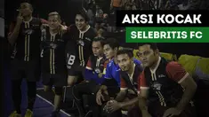Valentino Jebret dkk, yang tergabung dalam selebritis FC menghibur penonton Super Soccer Futsal Battle 2017 lewat aksi-aksi kocak mereka.
