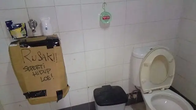7 Potret Pemberitahuan Kalau Sedang Rusak Ini Malah Bikin Geleng Kepala