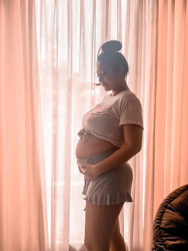 7 Potret Baby Bump Ayu Anjani Pemeran Lasmini yang Hamil Anak Ke-3