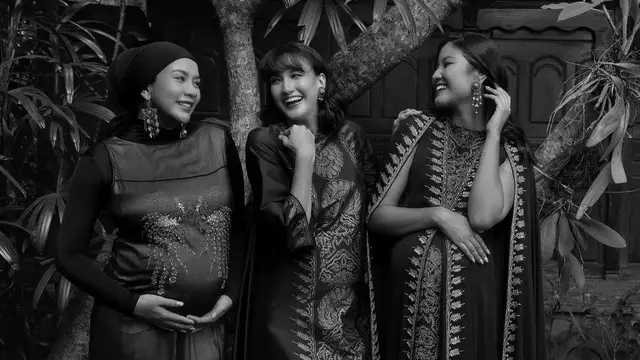 6 Gaya Maternity Shoot Nadine Chandrawinata, Kompak Bareng Putri Indonesia