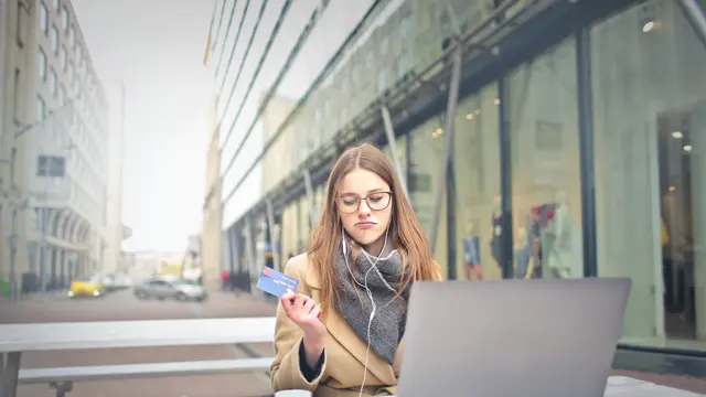 [Fimela] Kartu Kredit