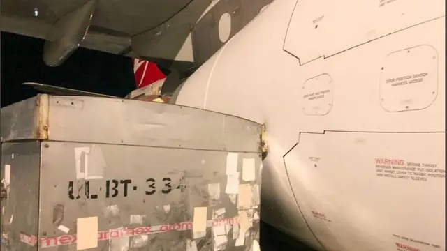 Penerbangan Rute Dubai - Brisbane Selama 14 Jam Selamat Meski Pesawat Berlubang Besar