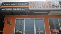 Kondisi plafon di OK OCE Mart Kalibata, Jakarta, Senin (3/9). Salah satu gerai minimarket yang digagas mantan Wagub DKI Sandiaga Uno ini masih buka, hanya saja sepi pembeli dan persedian barang hampir kosong. (Merdeka.com/Iqbal S. Nugroho)