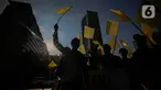 Puluhan mahasiswa dari elemen Pergerakan Mahasiswa Islam Indonesia (PMII) berunjuk rasa di sekitar Bundaran Hotel Indonesia (HI) Jakarta, Senin (12/02/2024). (Liputan6.com/Angga Yuniar)