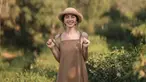Artis Thailand kelahiran 16 Mei 1992 ini gaya penampilan cantik memesona. Seperti saat Davika Hoorne saat berkebun. Kesukaannya terhadap perkebunan membuat Davika berkebun ini tuai atensi. Davika yang menawan ini banjir pujian dari penggemarnya. (Liputan6.com/IG/@davikah)
