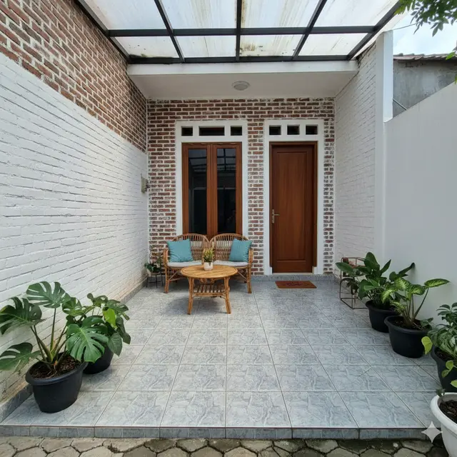 Model lantai teras rumah kecil (Foto: Gemini AI)