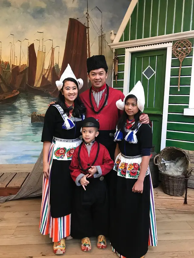 6 Momen Kebersamaan Keluarga Taufik Hidayat, Hangat dan Harmonis