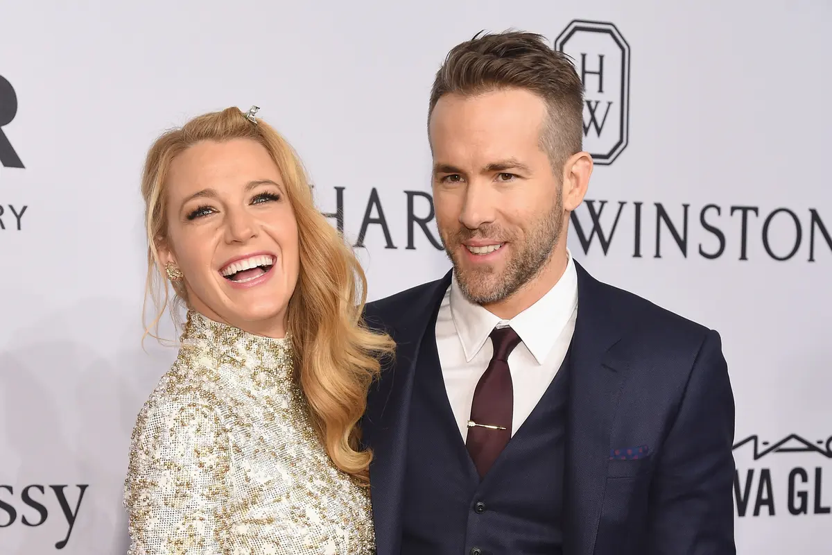[Bintang] Selamat! Blake Lively Hamil Anak Kedua dengan Suami Ryan Reynolds