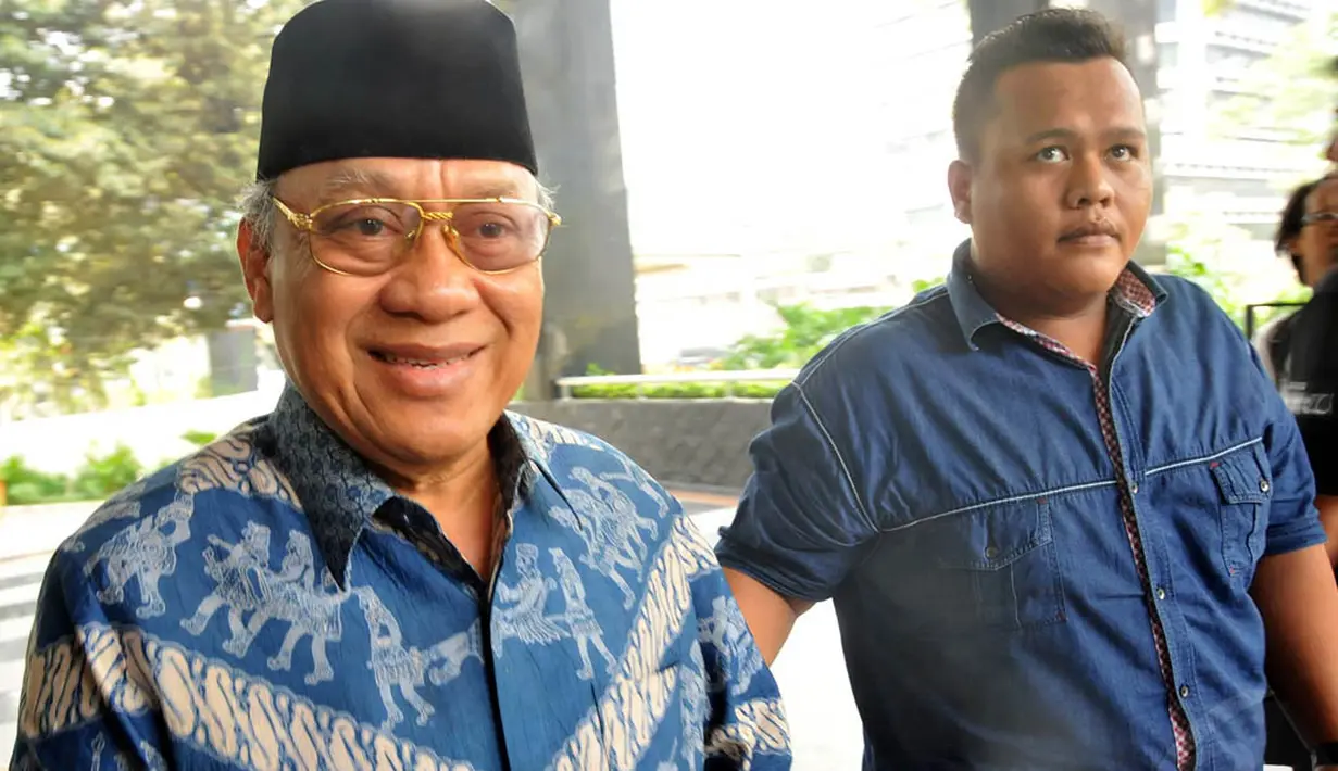 Politisi Partai Demokrat, Mahyuddin, tiba di Gedung KPK, Jakarta, Rabu (5/11/2014). (Liputan6.com/Miftahul Hayat) 