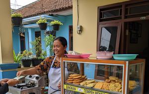 Peluang Usaha Ibu Rumah Tangga yang Minim Risiko. (Foto: AI)