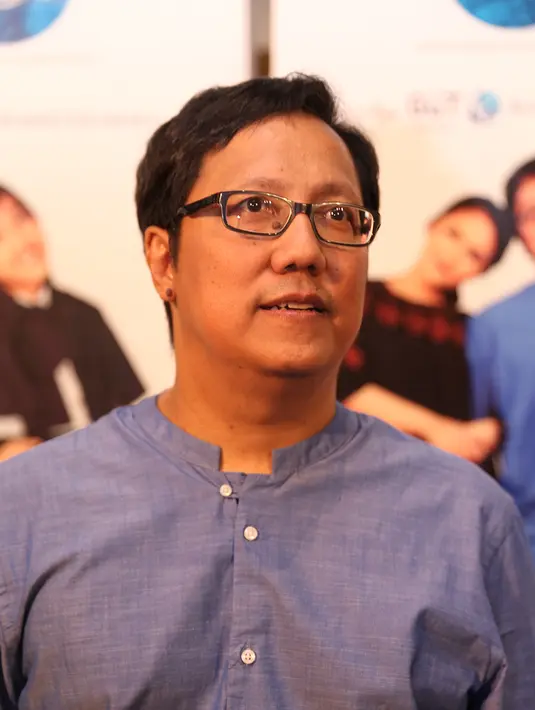 Projek yang dijalankan oleh ayah dan anak ini tak jarang dilanda perbedaan pendapat, namun bujukan sang putri sanggup membuat Erwin Gutawa setuju dengan pendapat yang diusulkannya. (Andy Masela/Bintang.com)