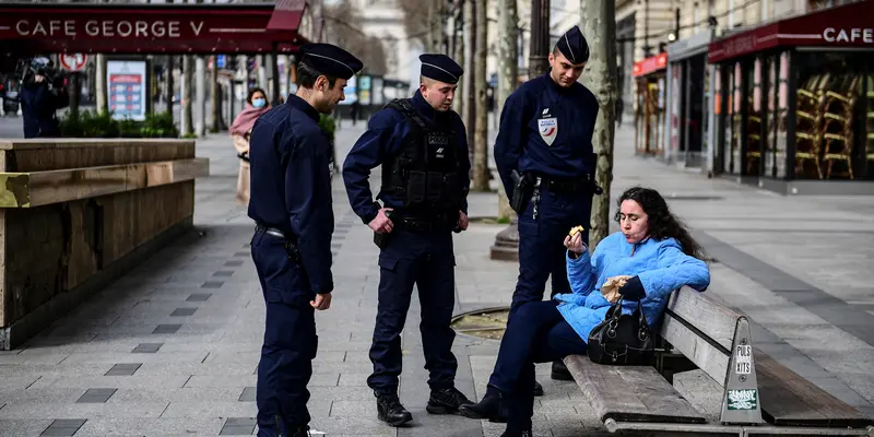 Polisi Prancis Razia Warga Berkeliaran Saat Lockdown