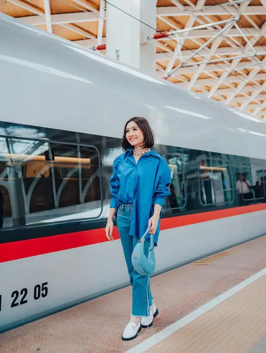Gayanya disorot karena pesonanya yang cantik luar biasa. [Foto: Instagram/febbyrastanty]
