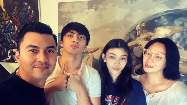 Anjasmara dan keluarga (Instagram/anjasmara)