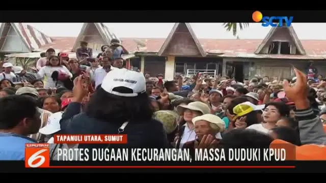 Massa dari pasangan nomor urut dua menilai adanya kecurangan di Kantor Kecamatan Siborong Borong ketika akan dilakukan pengumpulan kotak suara.